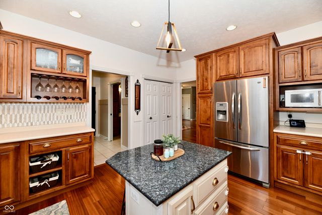 2080 Fairway Lakes Drive, Franklin, IN 46131