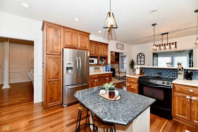 2080 Fairway Lakes Drive, Franklin, IN 46131