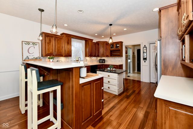 2080 Fairway Lakes Drive, Franklin, IN 46131