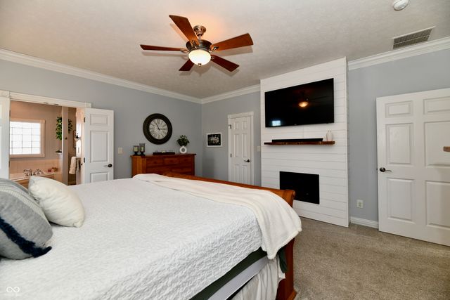 2080 Fairway Lakes Drive, Franklin, IN 46131