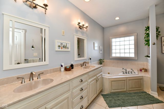 2080 Fairway Lakes Drive, Franklin, IN 46131