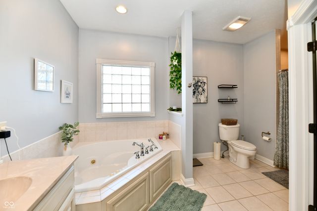 2080 Fairway Lakes Drive, Franklin, IN 46131