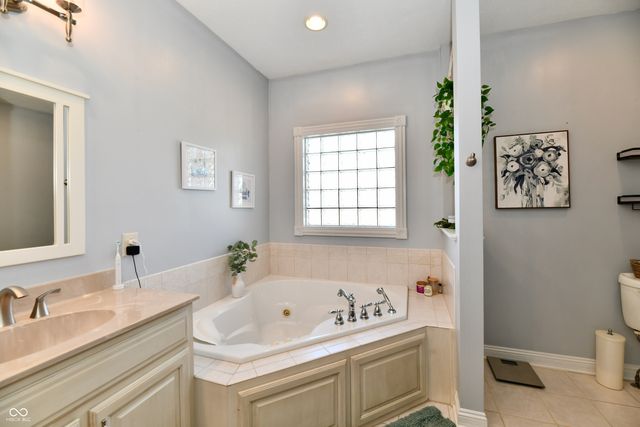 2080 Fairway Lakes Drive, Franklin, IN 46131