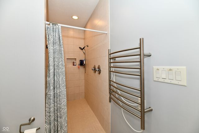 2080 Fairway Lakes Drive, Franklin, IN 46131