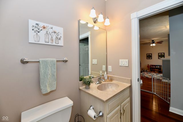 2080 Fairway Lakes Drive, Franklin, IN 46131