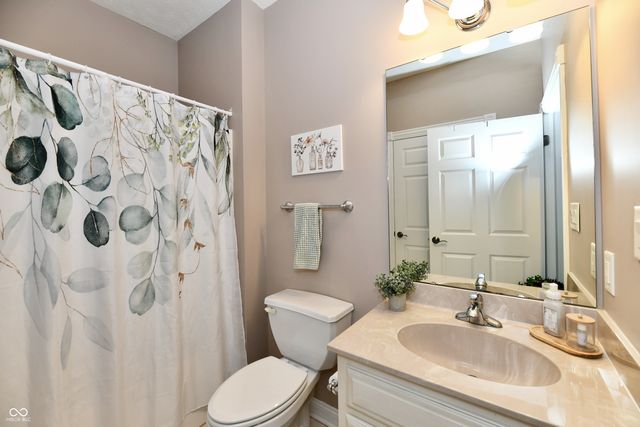 2080 Fairway Lakes Drive, Franklin, IN 46131