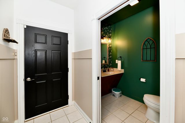 2080 Fairway Lakes Drive, Franklin, IN 46131