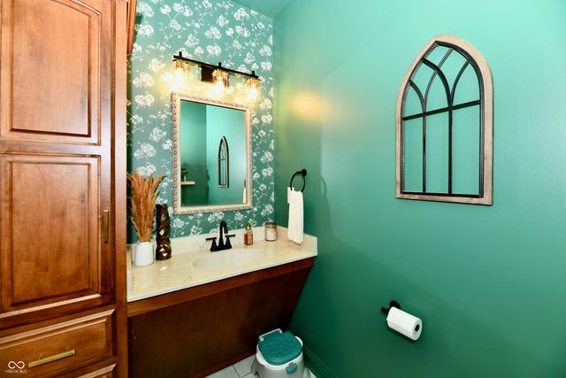 2080 Fairway Lakes Drive, Franklin, IN 46131