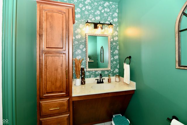 2080 Fairway Lakes Drive, Franklin, IN 46131