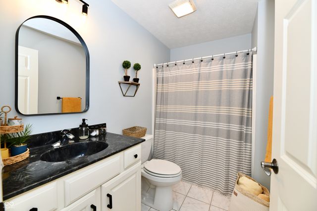 2080 Fairway Lakes Drive, Franklin, IN 46131