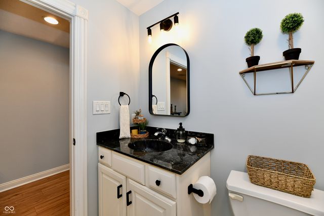 2080 Fairway Lakes Drive, Franklin, IN 46131