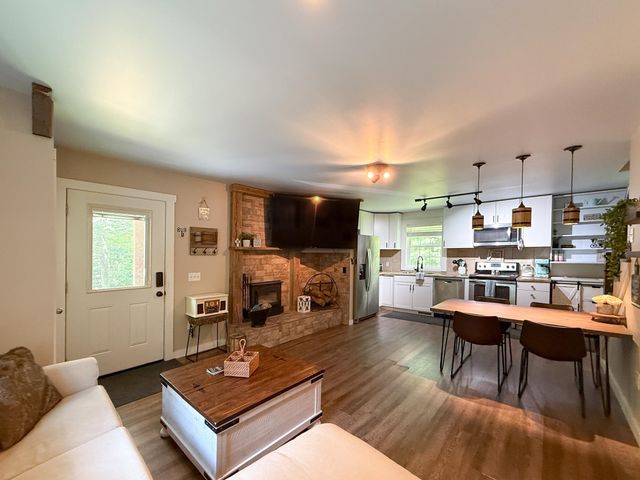 323 DEER TRAIL DR, Greenville, VA 24440