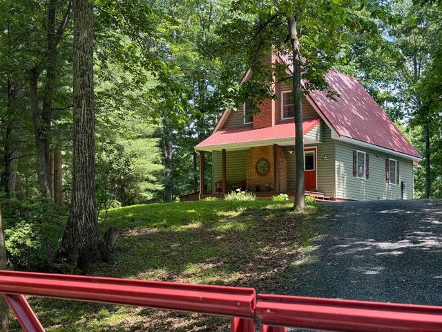323 DEER TRAIL DR, Greenville, VA 24440