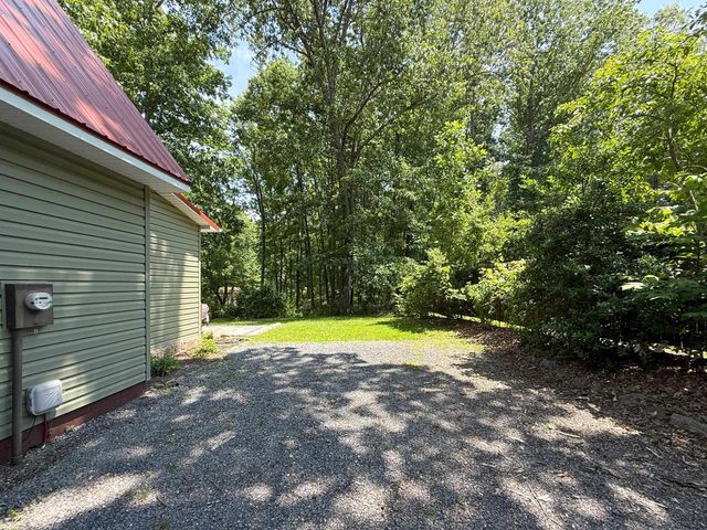 323 DEER TRAIL DR, Greenville, VA 24440