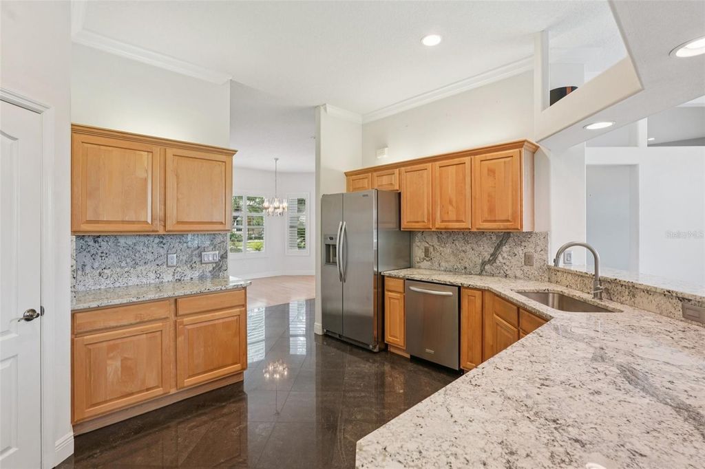 Image 11 of property listing at 774 PLANTERS MANOR WAY, Bradenton, FL 34212