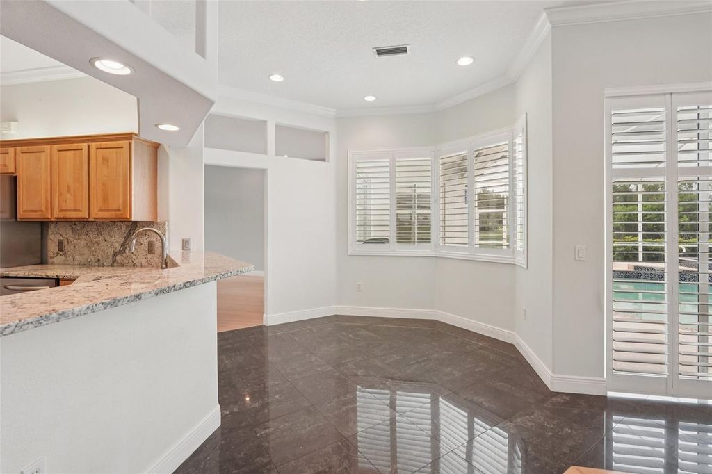 Image 12 of property listing at 774 PLANTERS MANOR WAY, Bradenton, FL 34212