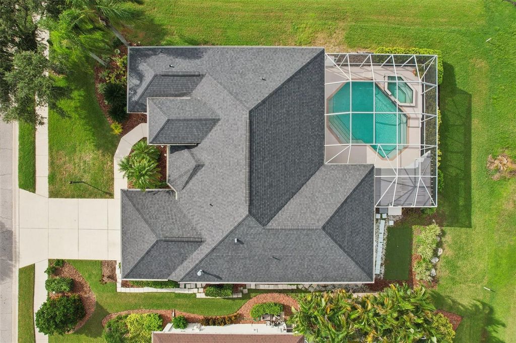 Image 2 of property listing at 774 PLANTERS MANOR WAY, Bradenton, FL 34212