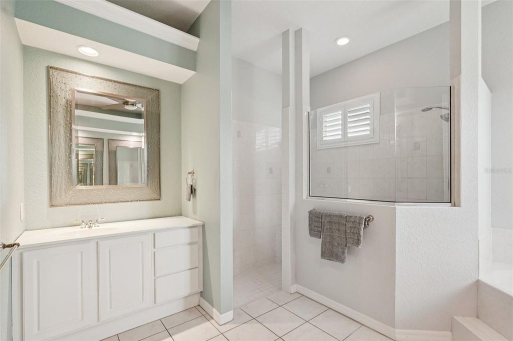 Image 20 of property listing at 774 PLANTERS MANOR WAY, Bradenton, FL 34212