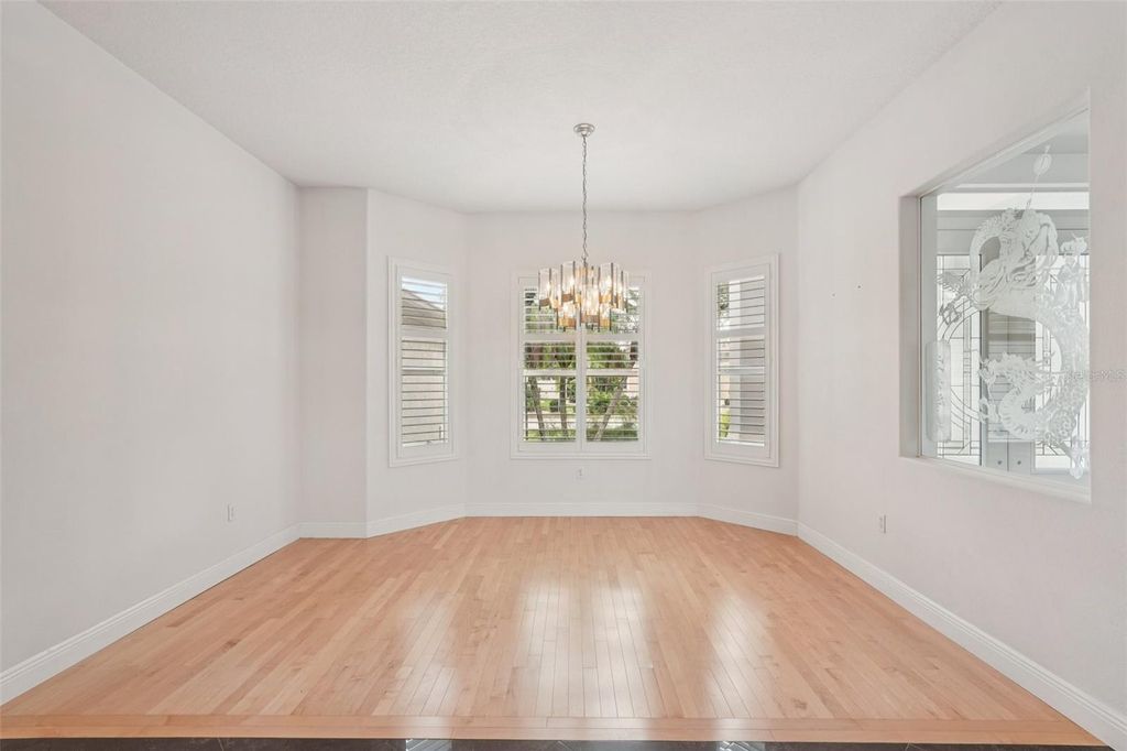 Image 5 of property listing at 774 PLANTERS MANOR WAY, Bradenton, FL 34212