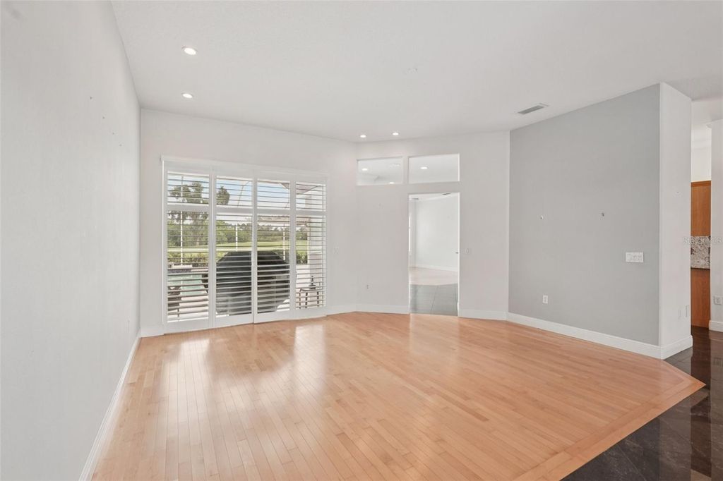 Image 8 of property listing at 774 PLANTERS MANOR WAY, Bradenton, FL 34212