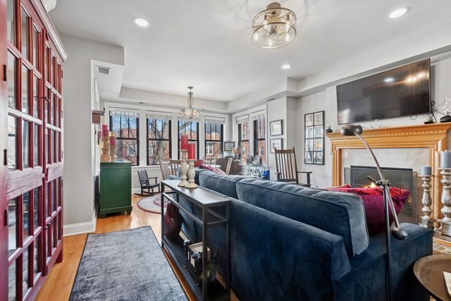 1949 W Birchwood Avenue 2, Chicago, IL 60626