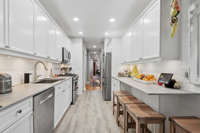 1949 W Birchwood Avenue 2, Chicago, IL 60626