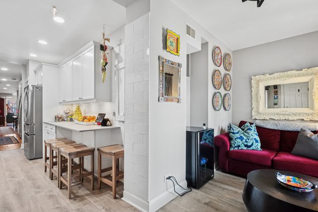 1949 W Birchwood Avenue 2, Chicago, IL 60626