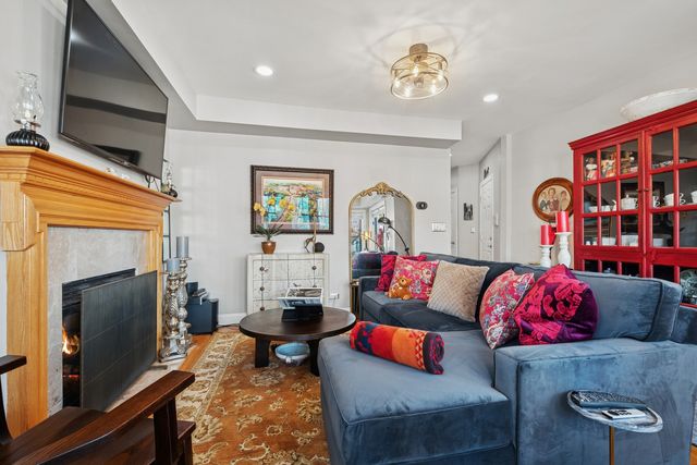 1949 W Birchwood Avenue 2, Chicago, IL 60626