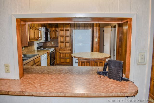 1414 E Kirk Street, Hugo, OK 74743