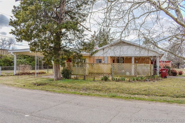 1414 E Kirk Street, Hugo, OK 74743