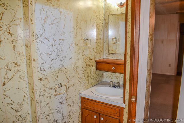 1414 E Kirk Street, Hugo, OK 74743