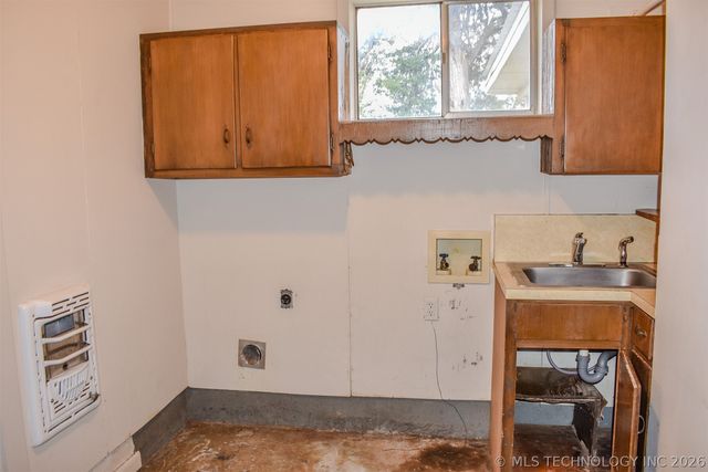 1414 E Kirk Street, Hugo, OK 74743