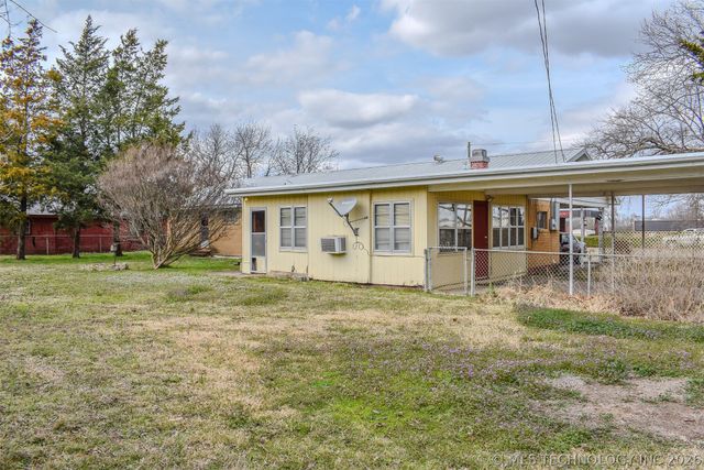 1414 E Kirk Street, Hugo, OK 74743