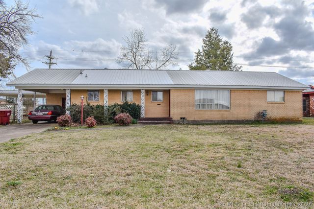 1414 E Kirk Street, Hugo, OK 74743