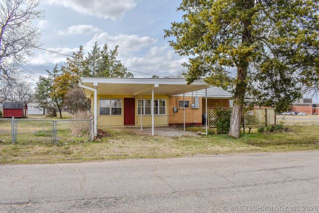 1414 E Kirk Street, Hugo, OK 74743
