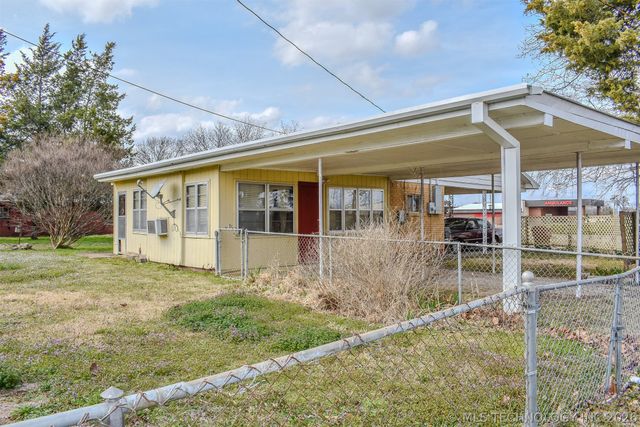 1414 E Kirk Street, Hugo, OK 74743