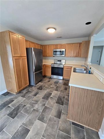 1110 Carriage CT, Chesapeake, VA 23322