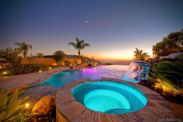 15068 Creek Hills Rd, El Cajon, CA 92021