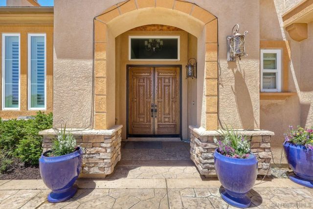 15068 Creek Hills Rd, El Cajon, CA 92021