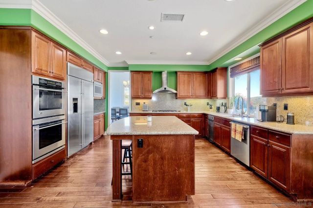 15068 Creek Hills Rd, El Cajon, CA 92021