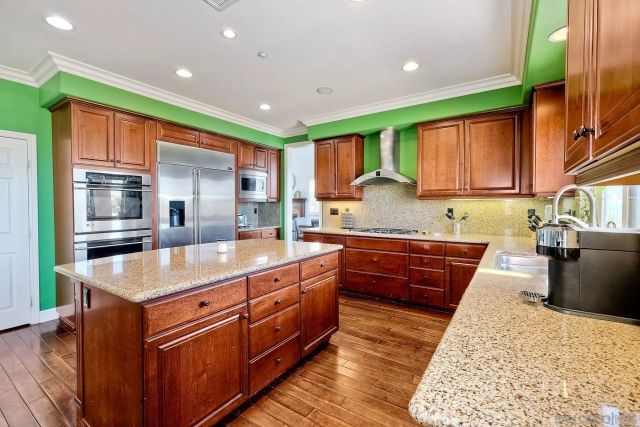 15068 Creek Hills Rd, El Cajon, CA 92021