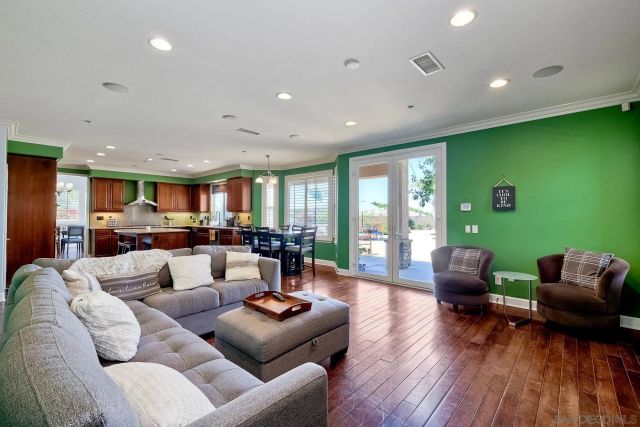 15068 Creek Hills Rd, El Cajon, CA 92021