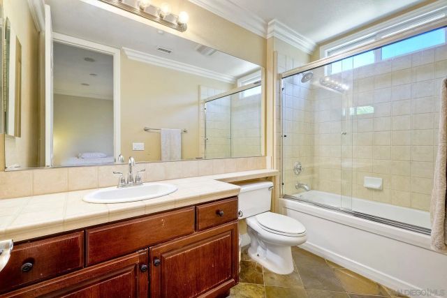 15068 Creek Hills Rd, El Cajon, CA 92021