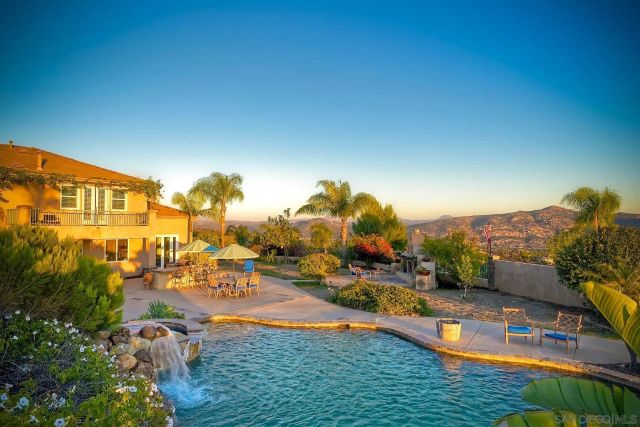 15068 Creek Hills Rd, El Cajon, CA 92021