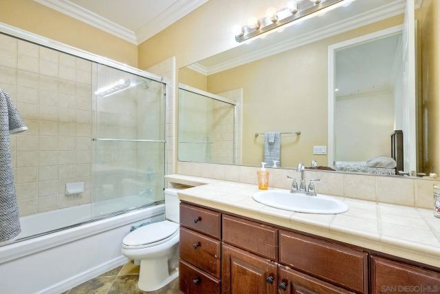 15068 Creek Hills Rd, El Cajon, CA 92021