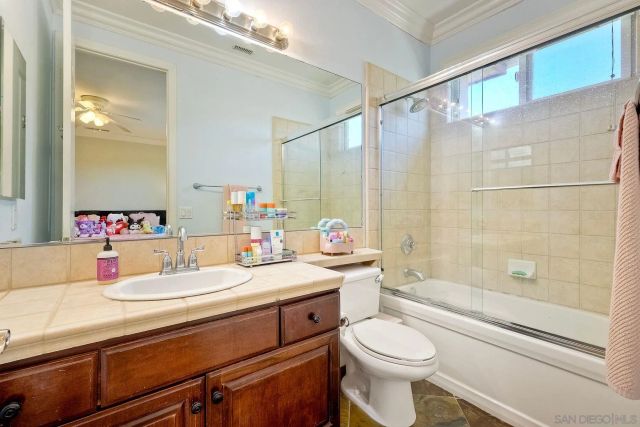 15068 Creek Hills Rd, El Cajon, CA 92021