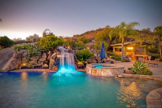 15068 Creek Hills Rd, El Cajon, CA 92021