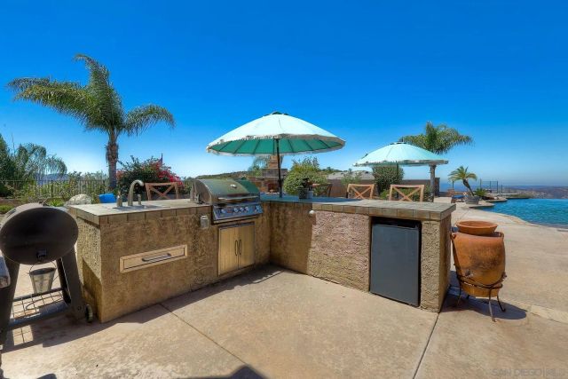 15068 Creek Hills Rd, El Cajon, CA 92021