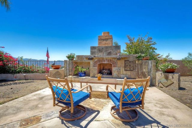 15068 Creek Hills Rd, El Cajon, CA 92021