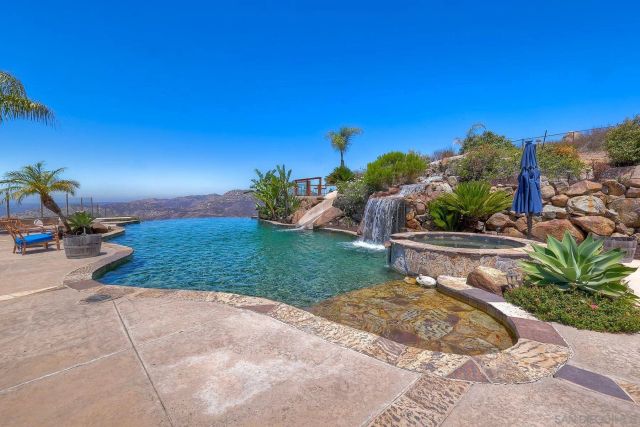 15068 Creek Hills Rd, El Cajon, CA 92021